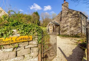 Wye Valley holiday cottage with woodland sauna and valley views, sleeps 6